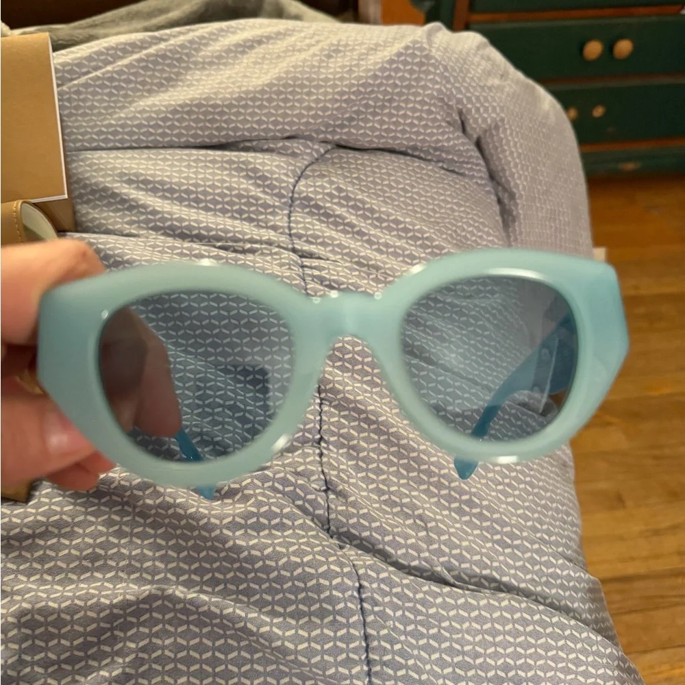 Burberry Sunglasses - Brand New in Box. - Picture 7 of 13